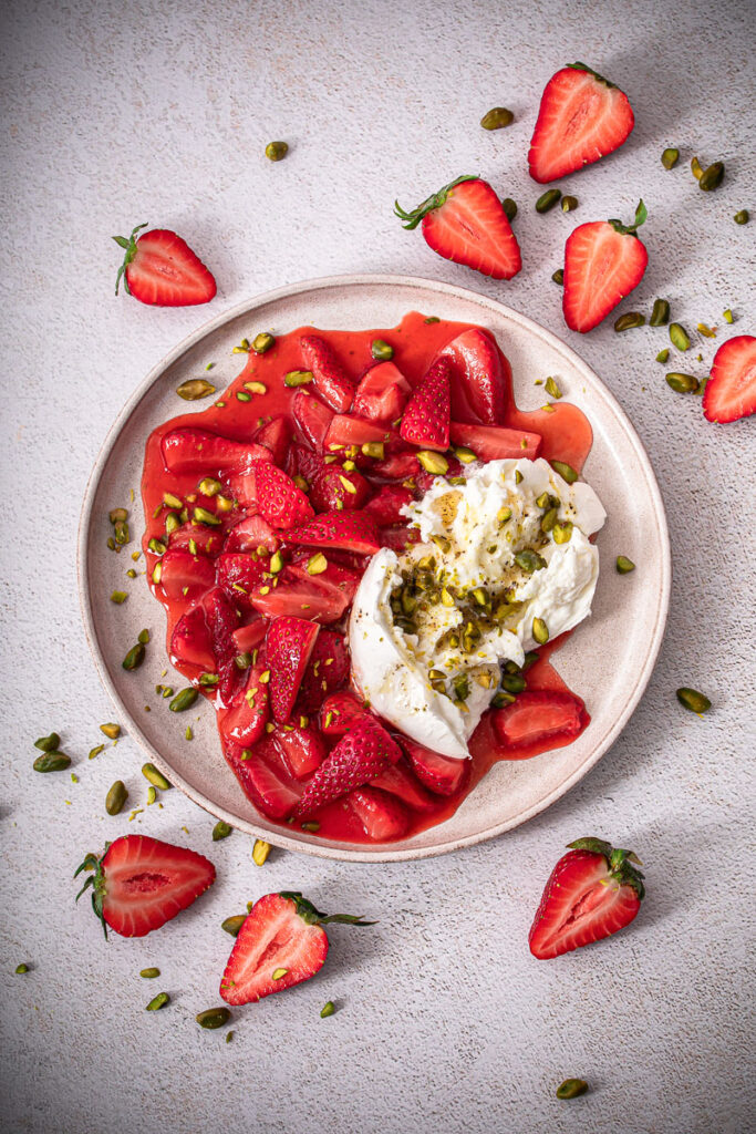 roasted strawberry burrata salad.jpg
